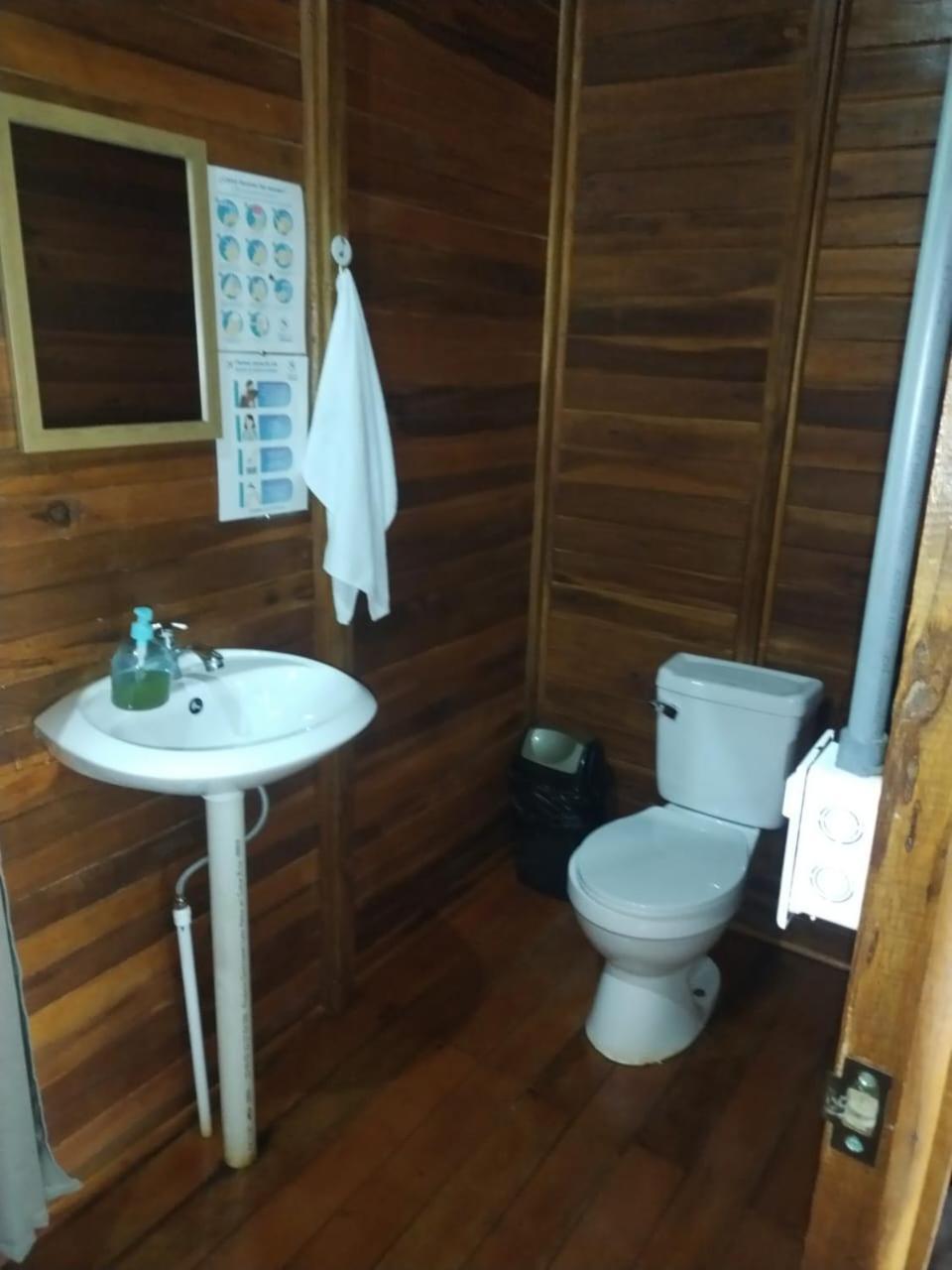 Cabanas Los Laguitos Rio Celeste El Achiote Exterior photo